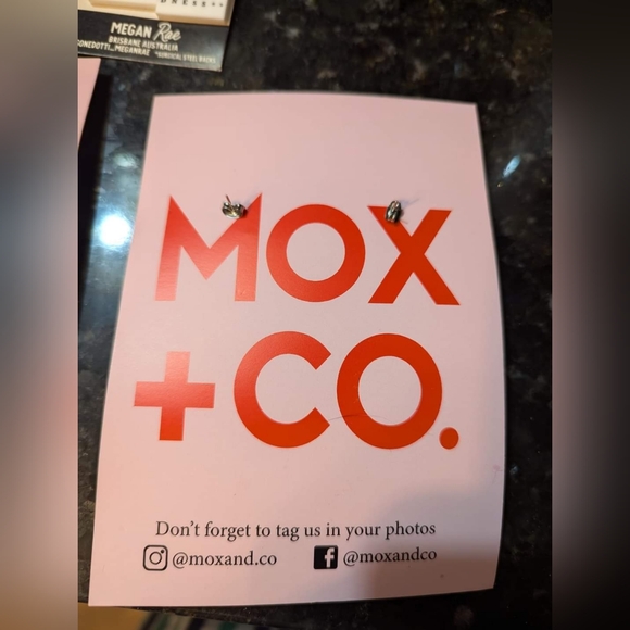 NWT/IP😍 MOX & CO 🐶❤️🐕‍🦺 VALENTINE DOGS🦮❤️🐶 acrylic dangle EARRINGS (posts) - Picture 3 of 3